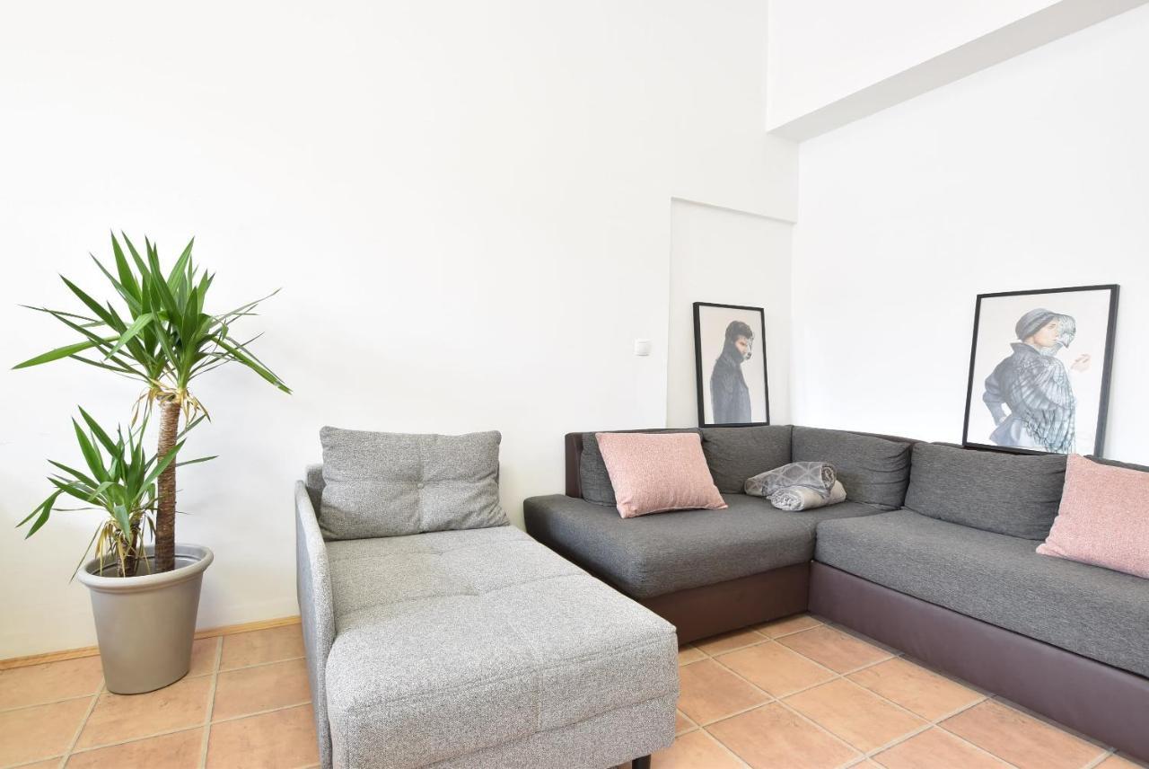 Huge Apartment In Awesome Location With Parking インスブルック エクステリア 写真